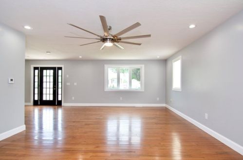 75 Rochford Cir, Springfield MA  01128-1024 exterior