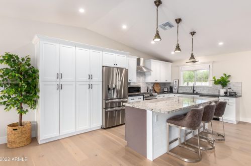 4450 54th St, Phoenix AZ 85018-1905 exterior