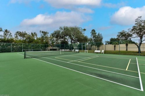 7360 Glenmoor Ln, Naples FL 34104-6784 exterior