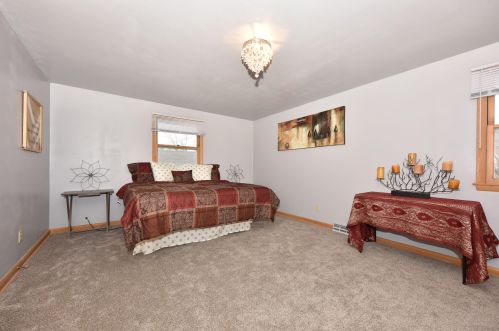 5555 56, Milwaukee WI 53218-3221 exterior