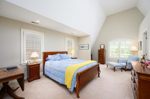 562 Linden Ave, Elmhurst IL 60126-4029 exterior