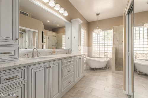 1872 Lantana Dr, Chandler AZ  85248-2170 exterior