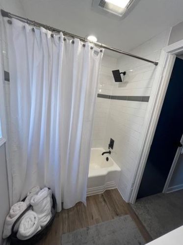 2066 Pioneer Ave, Pittsburgh PA 15226-1345 exterior