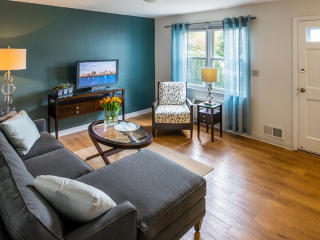 390 Blue Ledge Dr, Boston MA  02131-4836 exterior