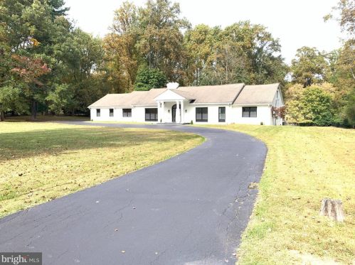 10829 Burbank Dr, Rockville, MD 20854-1557