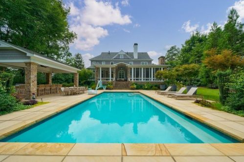 4515 Conway Dr, Atlanta GA 30327-3535 exterior