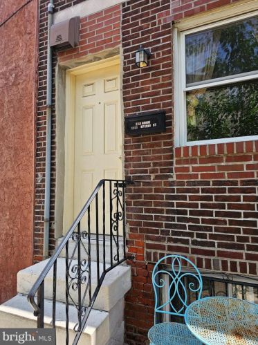 1325 Mckean St, Philadelphia, PA 19148-2219