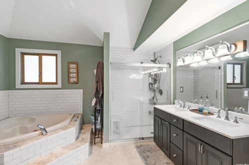 39 Eckert St, Huntington Station NY 11746-3816 exterior