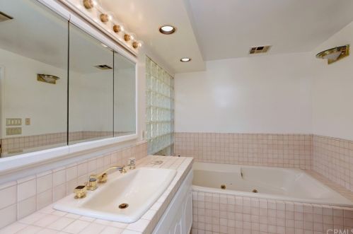 9854 Belfair St, Bellflower CA 90706-2404 exterior