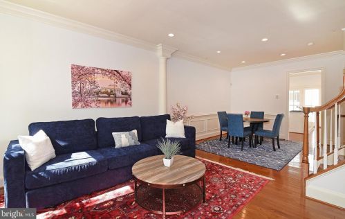 713 Carpenter Rd, Alexandria VA  22314-6227 exterior