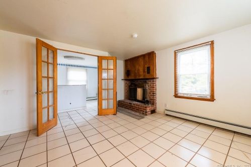 1075 Poquonock Ave, Windsor CT 06095-1234 exterior