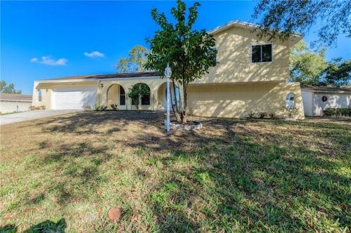 4227 Autumn Leaves Dr, Tampa FL  33624-1110 exterior