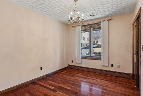 6 Walker Rd, Peabody MA 01960-5421 exterior