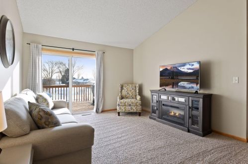 867 Ravoux Cir, Chaska MN 55318-2406 exterior