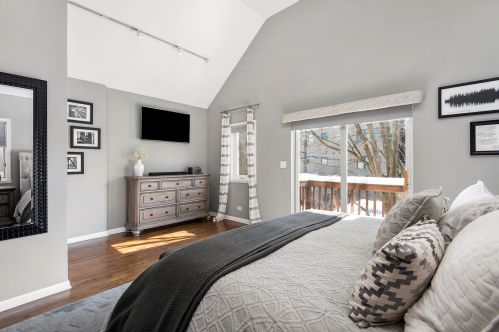 2223 Mclean Ave, Chicago IL 60647-4451 exterior