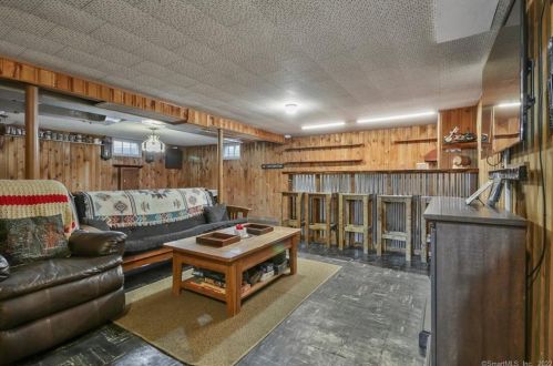 12 Francis Ave, Enfield CT 06082-2410 exterior