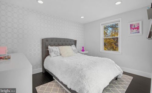 9301 Bentridge Ave, Rockville MD 20854-2860 exterior