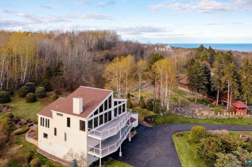 1133 Denney Dr, Duluth MN 55805-1518 exterior