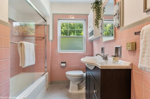 5800 Kenneth Ave, Chicago IL  60646-5910 exterior