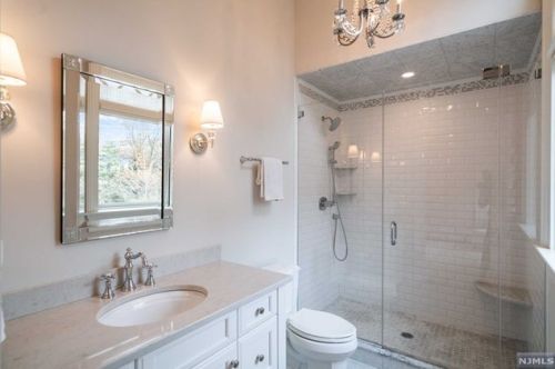 32 Ackerman Rd, Upper Saddle River NJ 07458 exterior