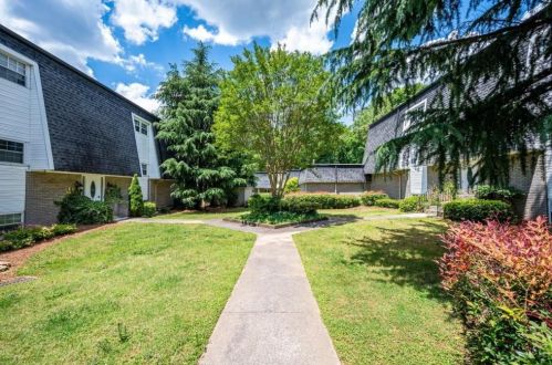 5405 Chemin De Vie, Atlanta GA  30342-2549 exterior