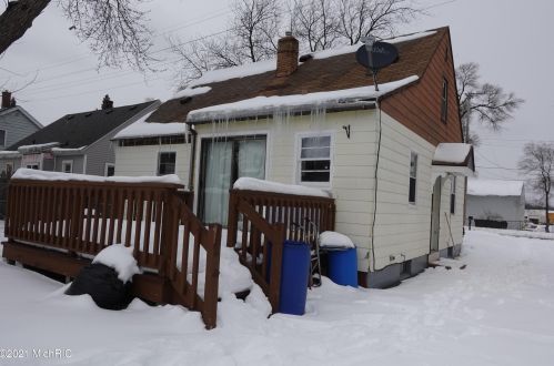 44 Colrain St, Grand Rapids MI 49548-1138 exterior