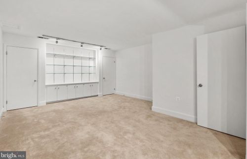 4341 Embassy Park Dr, Washington DC 20016-3607 exterior