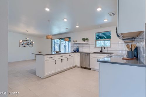 8901 Mcclellan St, Tucson AZ  85710-4420 exterior