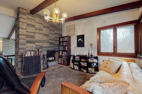 25 Sparrowbush Rd, Upper Saddle River NJ 07458-1420 exterior