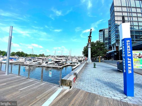 700 7th St, Washington DC  20001-3716 exterior