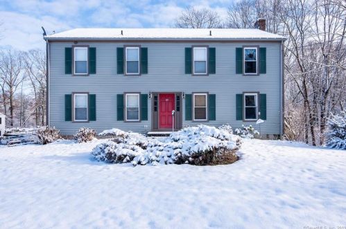 135 Bridge St, Deep River, CT 06417-1748