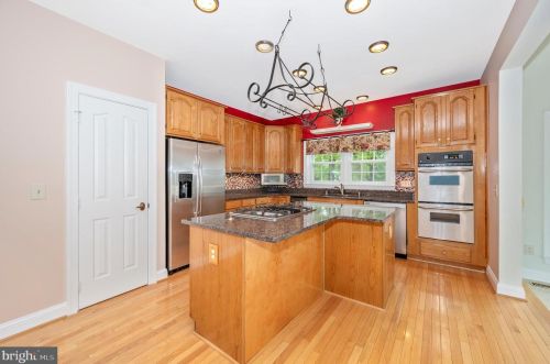 17531 Applewood Pl, Rockville MD 20855-1559 exterior