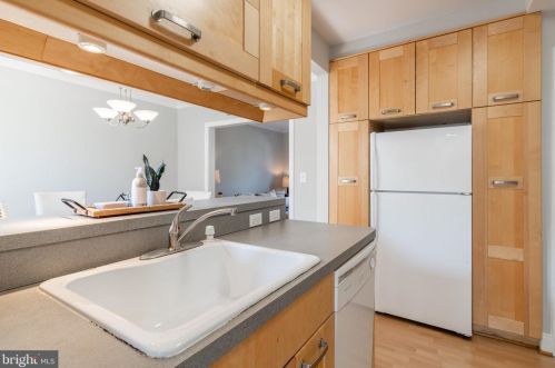 5 Maple St, Alexandria VA 22301-2603 exterior