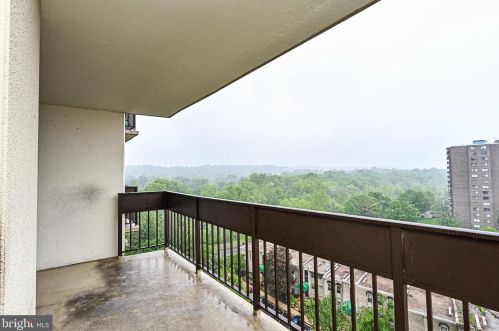 5300 Holmes Run Pkwy, Alexandria VA  22304-2834 exterior