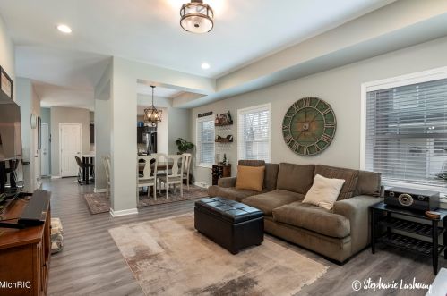 836 Sigsbee St, Grand Rapids MI 49506-2539 exterior