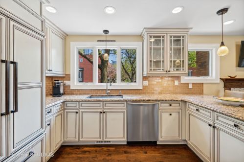 1320 Plymouth Ct, Chicago IL 60605-2717 exterior