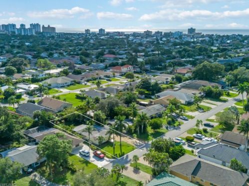 650 105 Ave, Naples FL 34108-1840 exterior