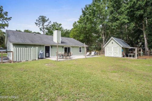 35 Grande Oaks Dr, Bluffton SC 29910-5502 exterior