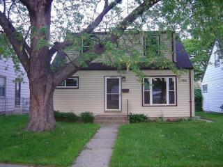 5940 71st St, Milwaukee, WI 53218-1820