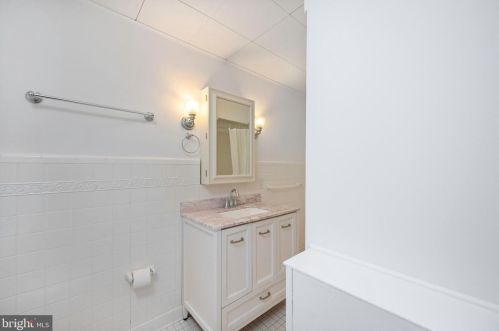 16 Masonic View Ave, Alexandria VA  22301-2204 exterior