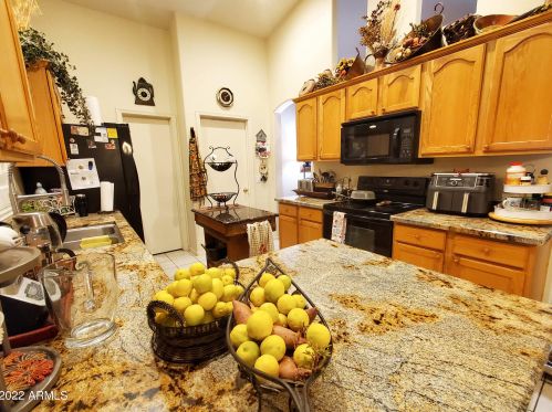 8437 20th St, Phoenix, AZ 85042-8119