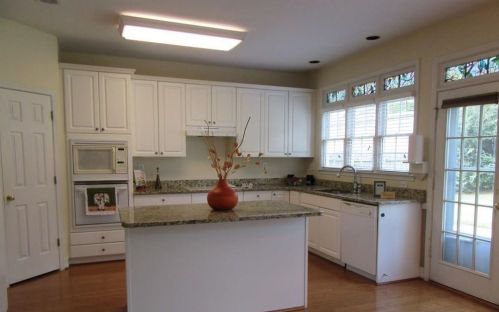 1046 Queensgate Dr, Smyrna, GA 30082-6407