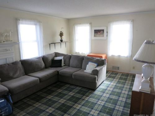 773 Bloomfield Ave, Windsor CT 06095-2812 exterior