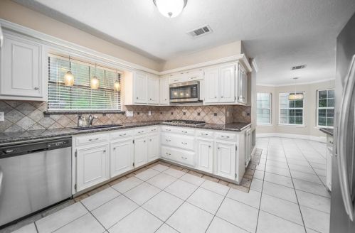 5203 Mnr Gln Dr, Humble TX 77345-1456 exterior