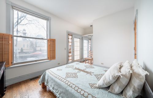 4701 Woodlawn Ave, Chicago IL  60615-1945 exterior