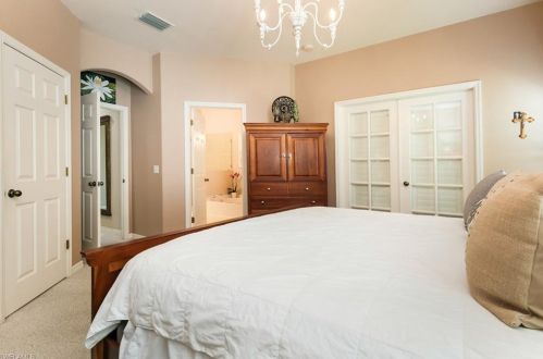 2816 Amberwood Ln, Naples FL 34120-7523 exterior