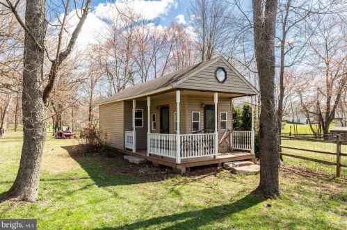 100 Columbus Ave, Littlestown PA 17340-1569 exterior