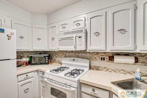 120 11th Ave, New Brunswick NJ 08904-3231 exterior