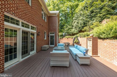 1941 Valleywood Rd, Mc Lean VA  22101-4931 exterior