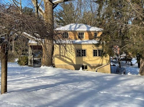 121 Sycamore Dr, Pittsburgh PA 15235-1965 exterior